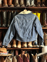 Carica l&#39;immagine nel visualizzatore di Gallery, Roebucks sherpa jacket from 70s